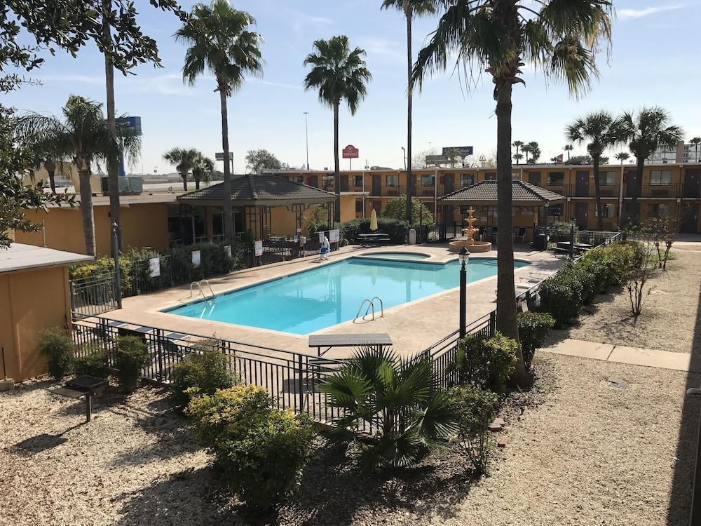 Americas Best Value Inn Laredo Esterno foto