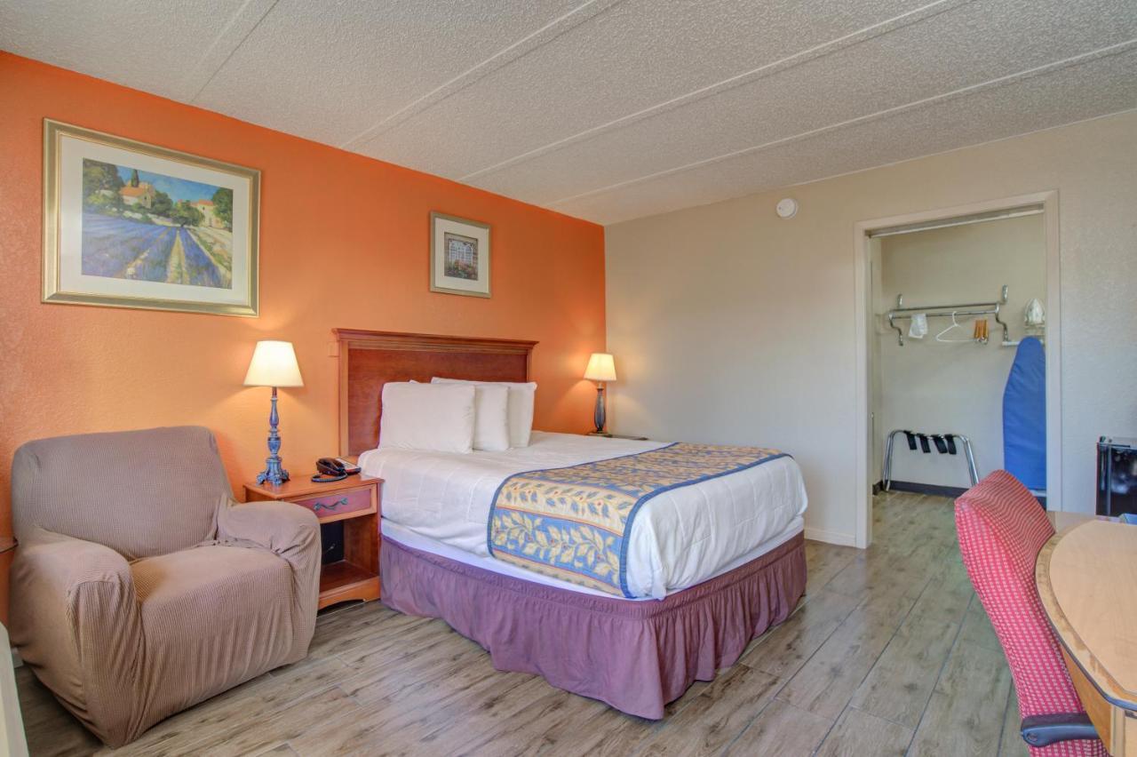 Americas Best Value Inn Laredo Esterno foto