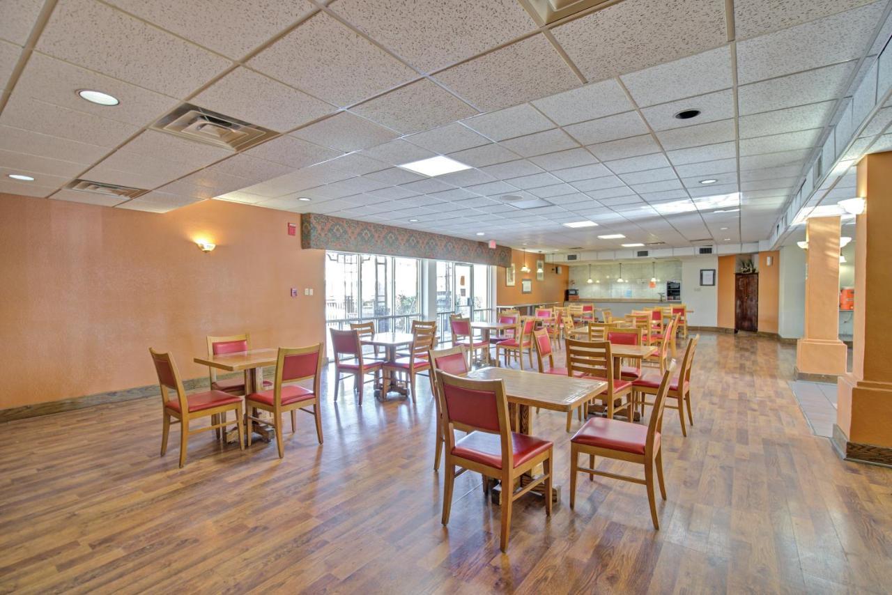 Americas Best Value Inn Laredo Esterno foto