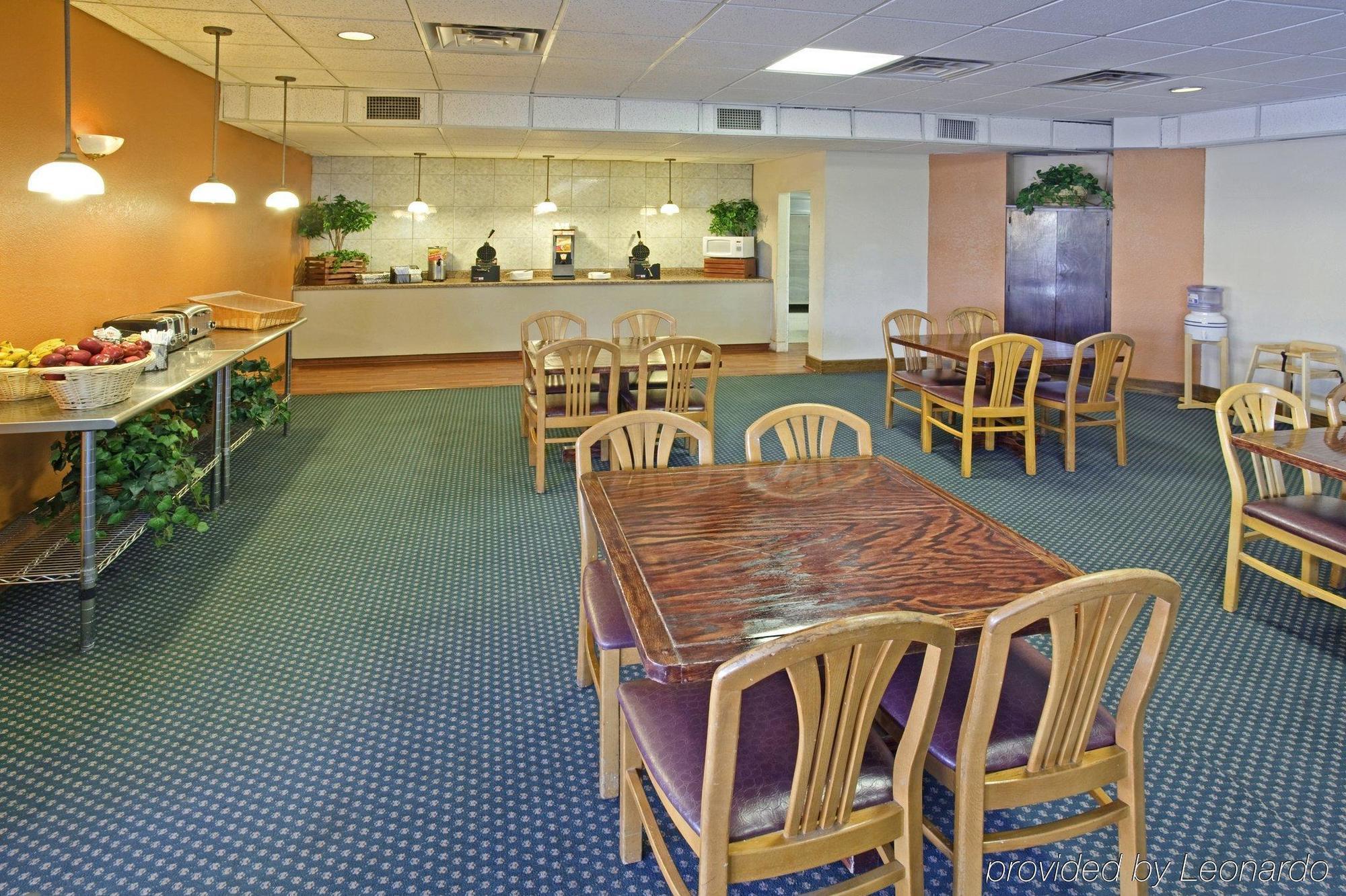 Americas Best Value Inn Laredo Ristorante foto