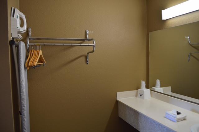 Americas Best Value Inn Laredo Esterno foto