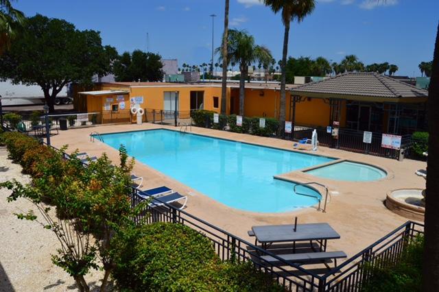 Americas Best Value Inn Laredo Esterno foto