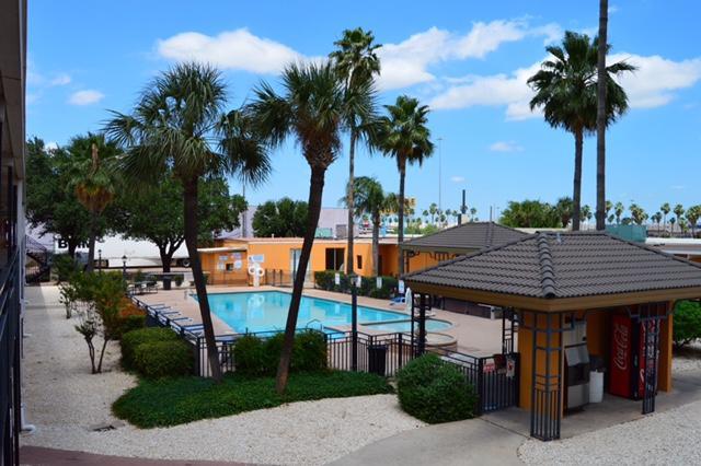 Americas Best Value Inn Laredo Esterno foto