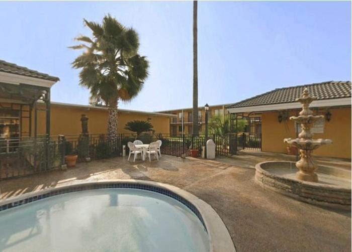 Americas Best Value Inn Laredo Esterno foto
