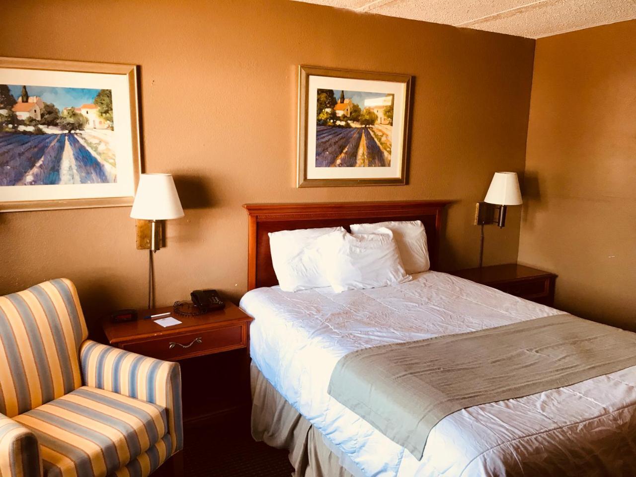 Americas Best Value Inn Laredo Esterno foto
