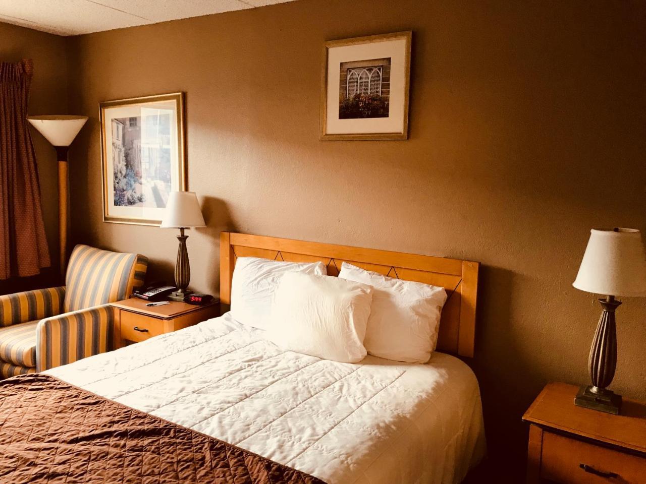 Americas Best Value Inn Laredo Esterno foto